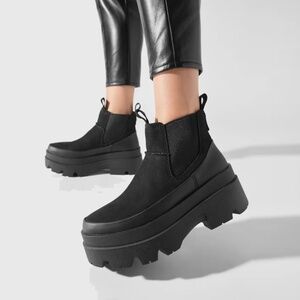 NWOB $200 Original UGG Brisbane Chelsea Suede Ankle Boot Size 9 Black 1143842